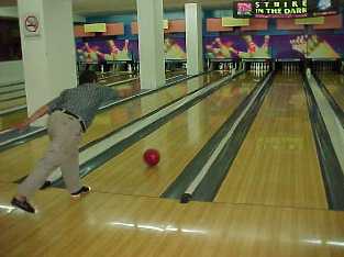 bowling12.jpg (20147 bytes)
