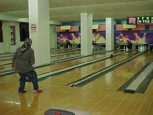 bowling14.jpg (20140 bytes)